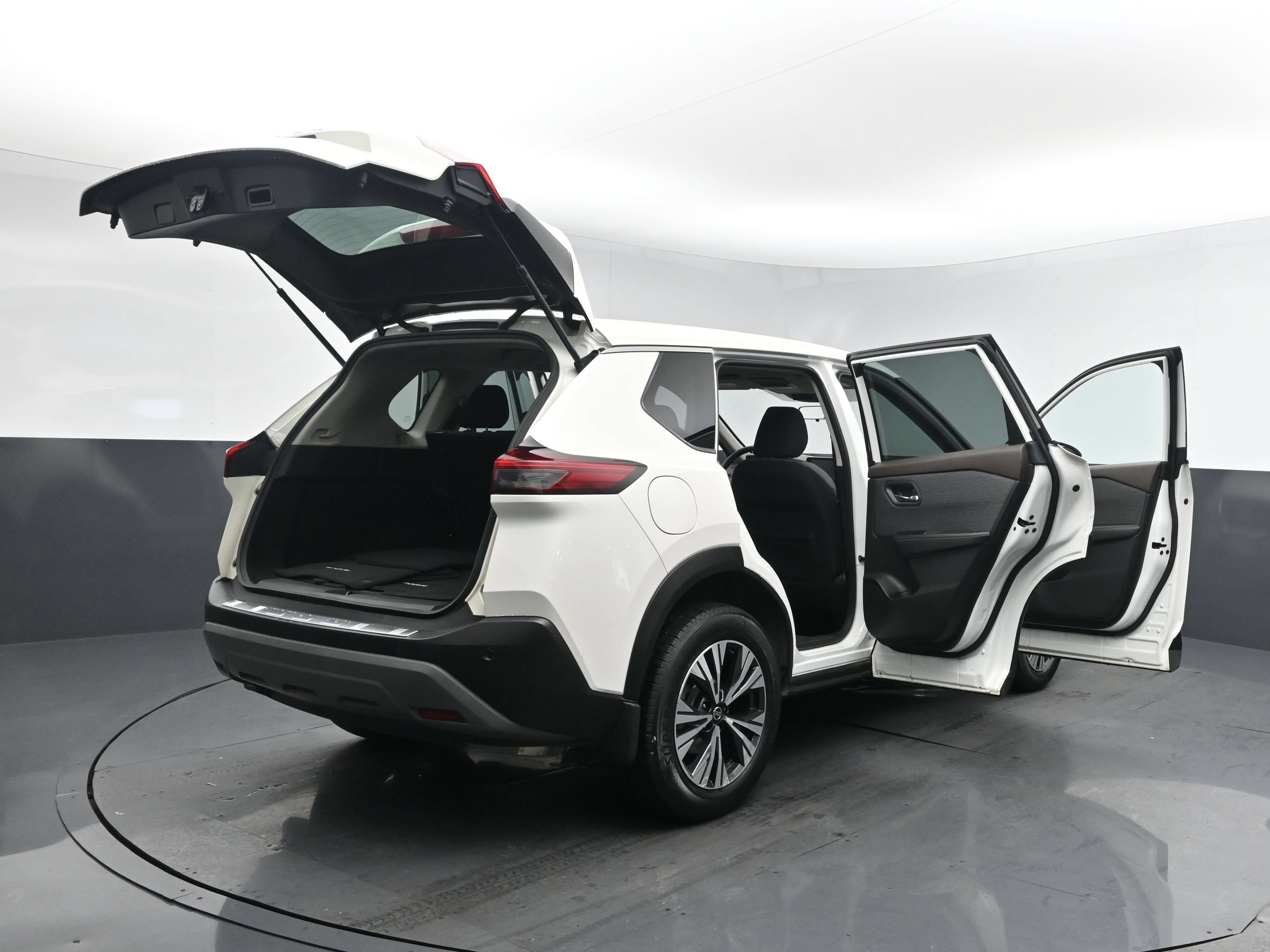 Used 2021 Pearl White Tricoat Nissan SV image 25