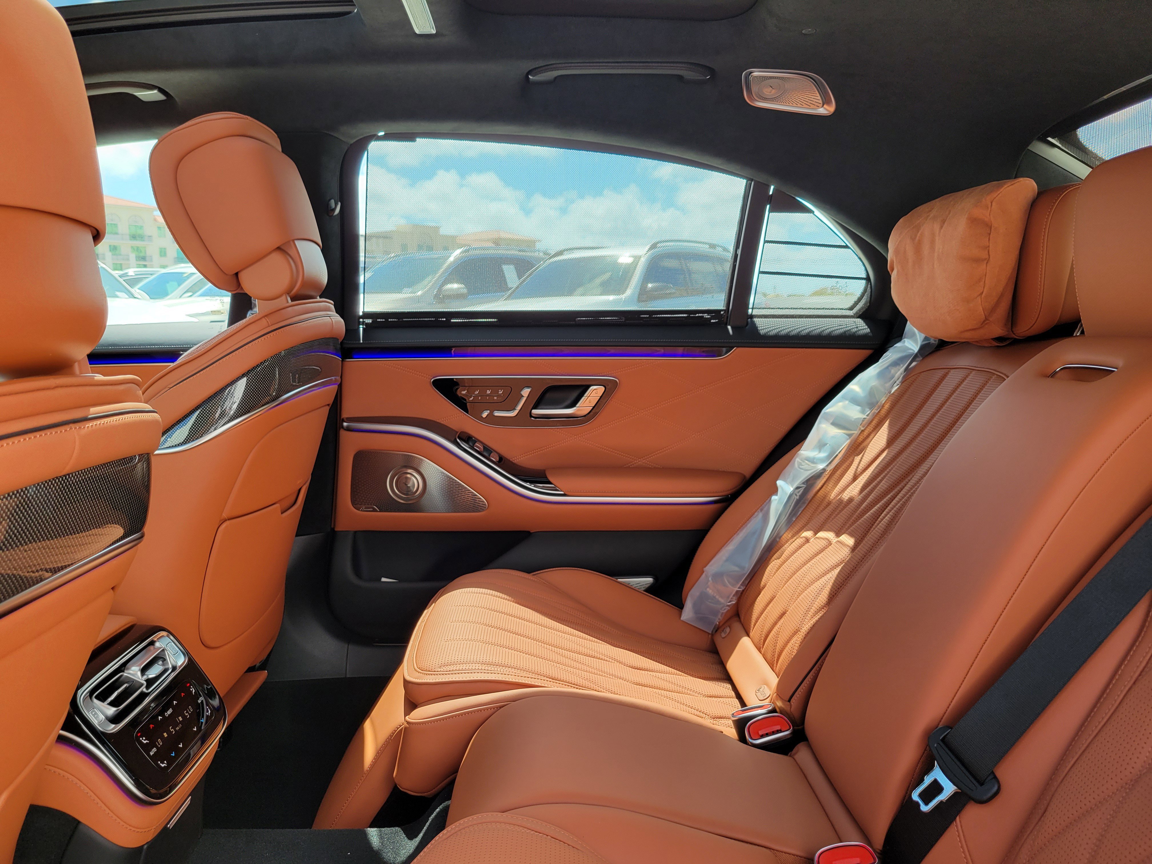 New 2026 MANUFAKTUR Moonlight White Magno Mercedes-Benz AMG® S 63 E 4MATIC® Sedan image 42
