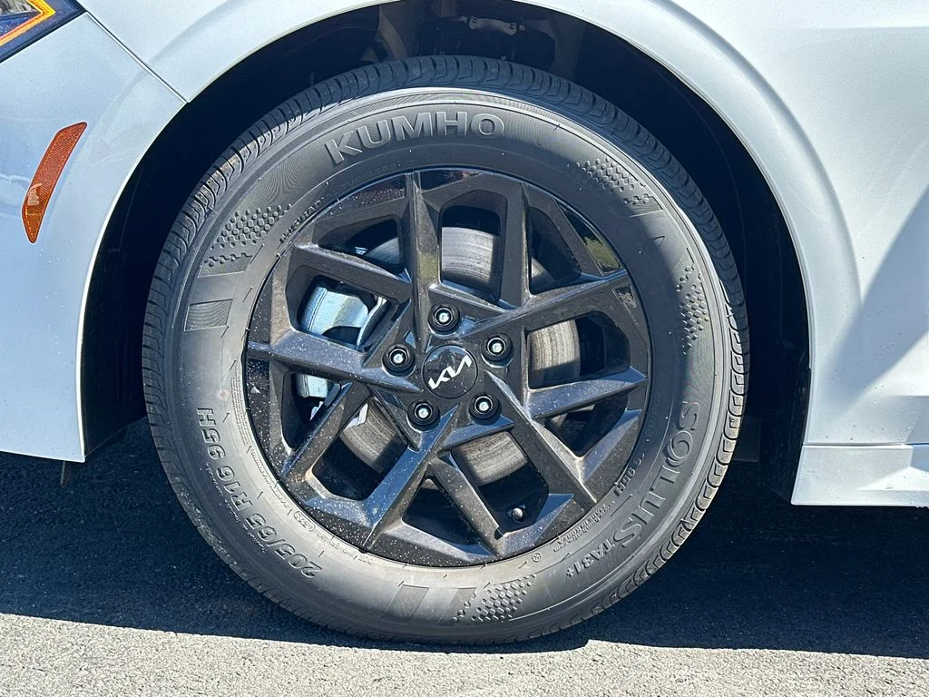 New 2026 White Kia LXS image 11