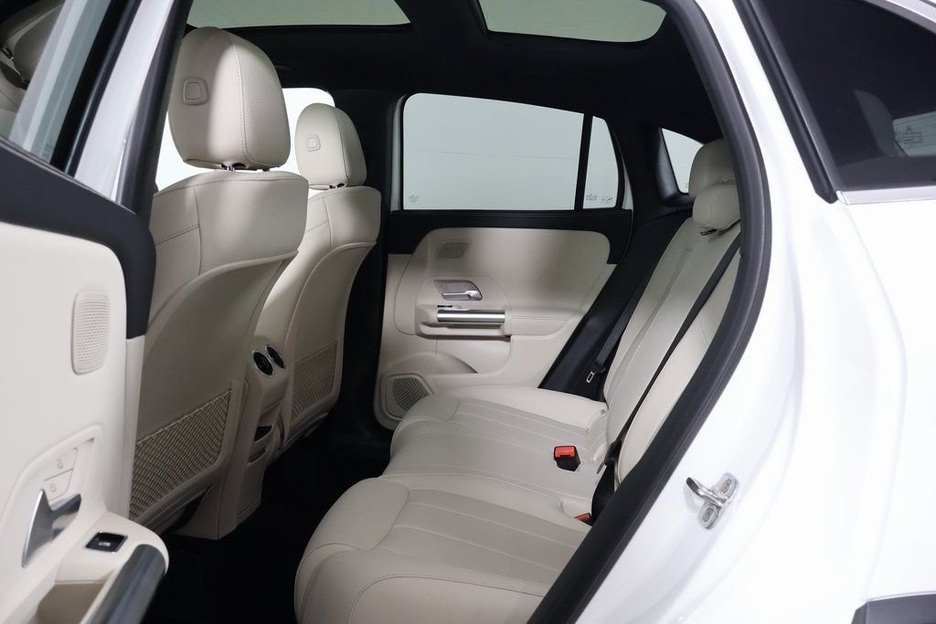 New 2026 Polar White Mercedes-Benz GLA 250 image 6