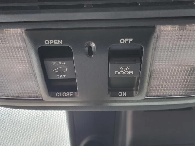 Used 2023  Honda EX-L image 33