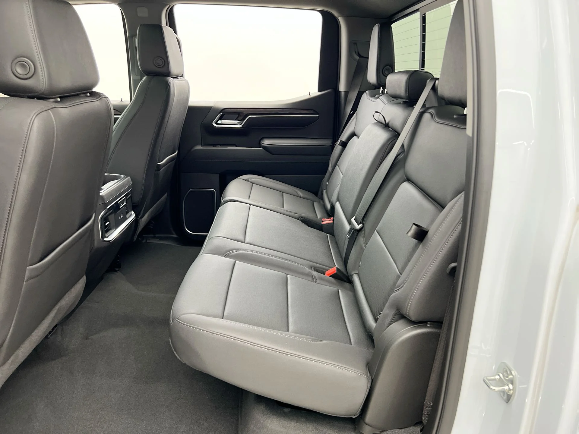 2026 GMC Sierra 1500 SLT - Photo 77