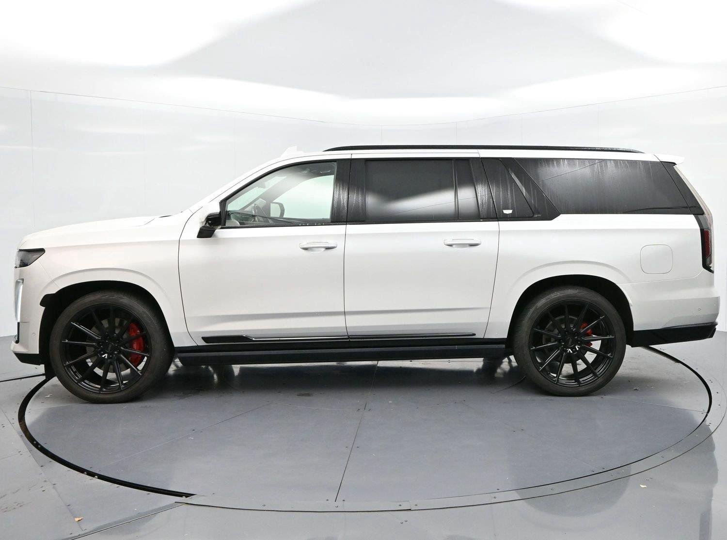 Used 2021 Crystal White Tricoat Cadillac Sport Platinum image 4