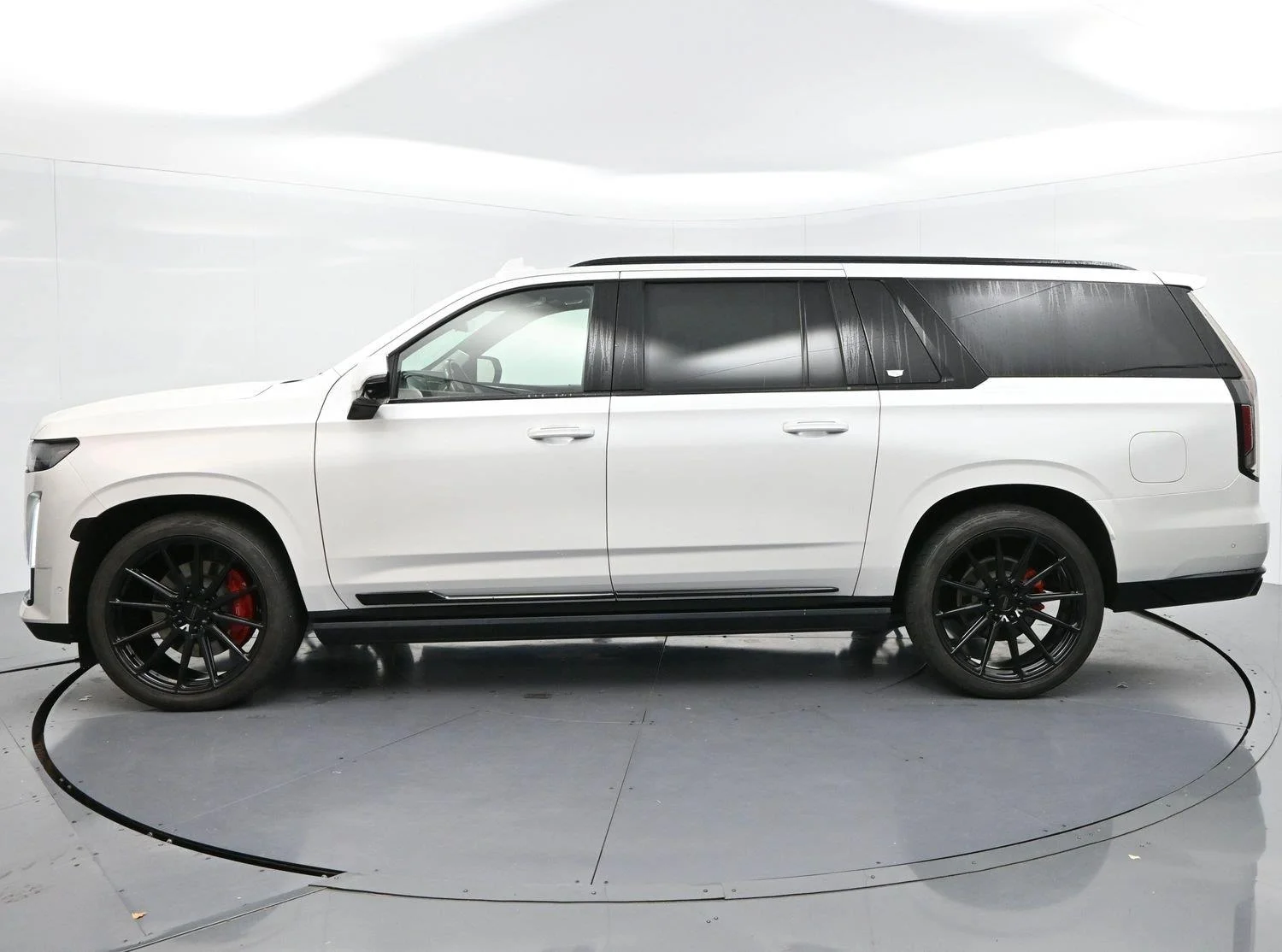 Used 2021 Crystal White Tricoat Cadillac Sport Platinum image 4