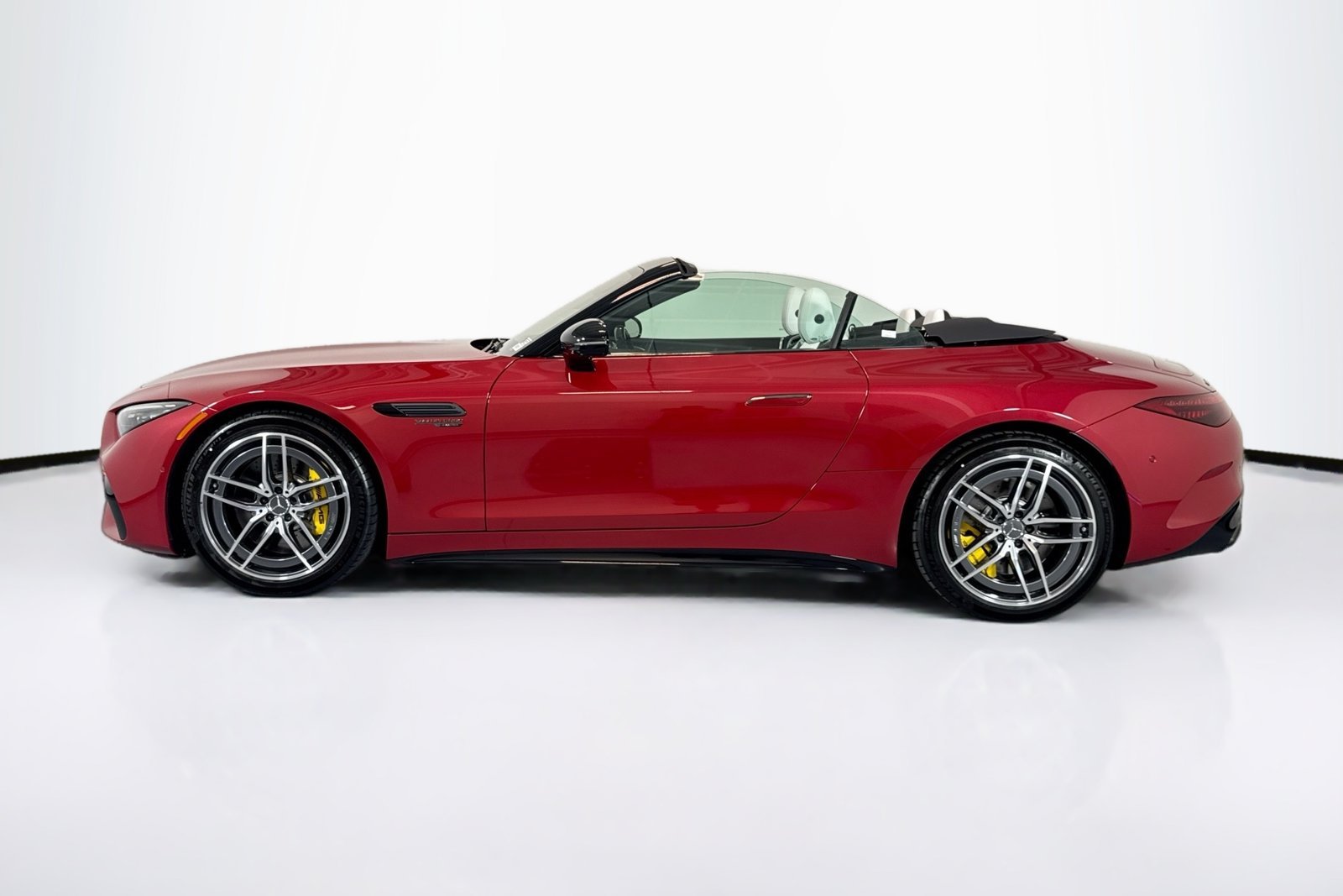 New 2026 MANUFAKTUR Patagonia Red Metallic Mercedes-Benz AMG® SL 55 image 8