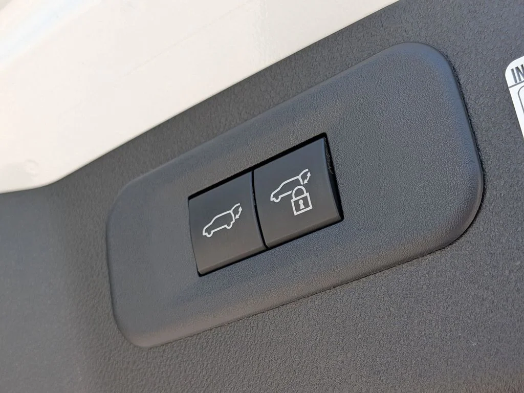 Used 2023 White Lexus 350 F SPORT Handling image 7