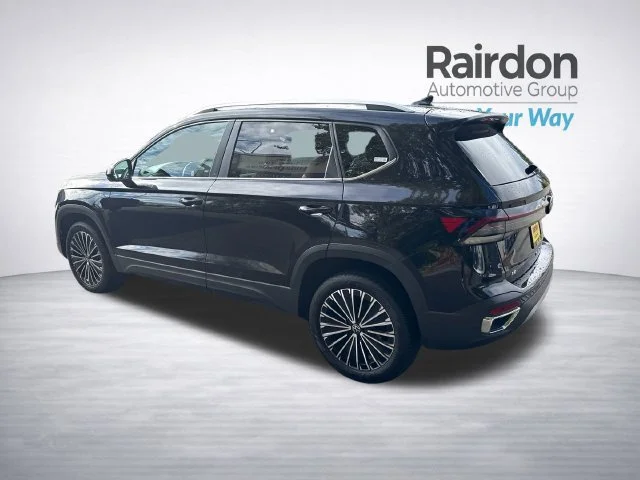 Used 2025 Deep Black Pearl Volkswagen 1.5T SE image 5