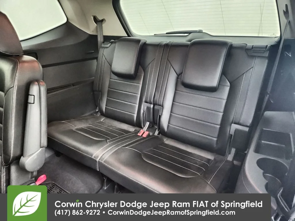 Used 2019  Volkswagen SEL image 31
