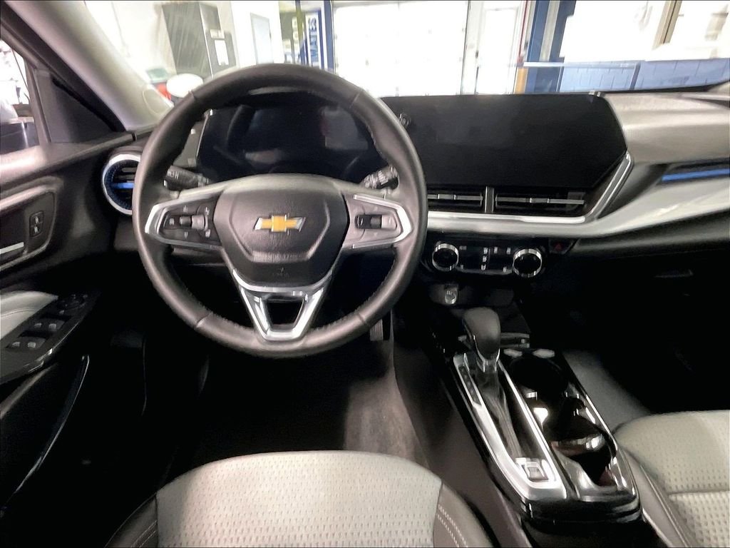 Used 2025 Gray Chevrolet LT image 17