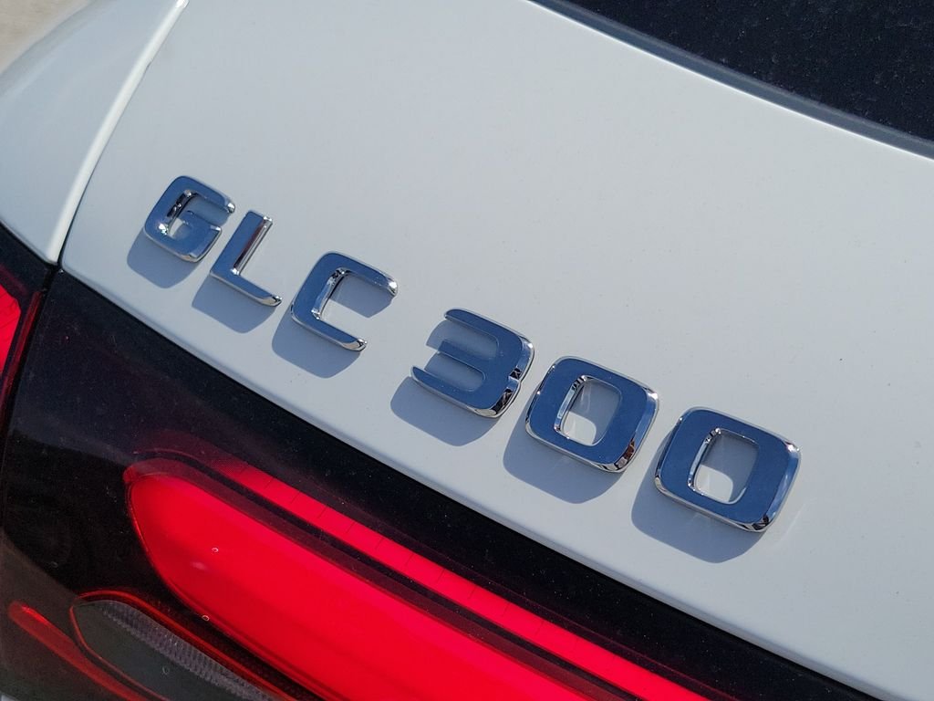 New 2027 Polar White Mercedes-Benz GLC 300 image 7