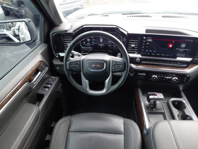 Used 2024 Summit White GMC Elevation image 17