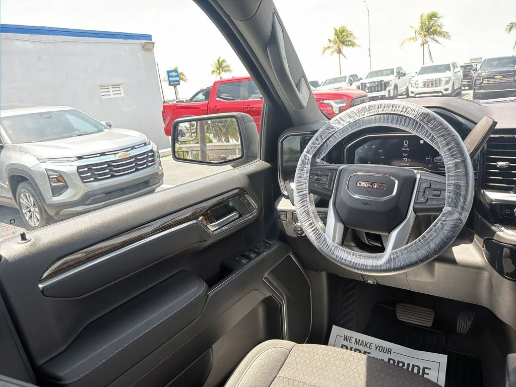 Used 2023 Brown GMC Elevation image 15