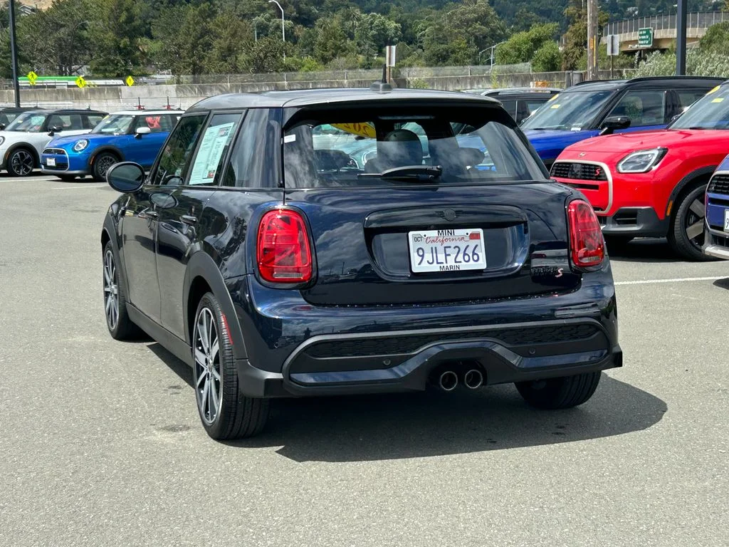 Used 2024 MINI Yours Enigmatic Black met MINI Iconic image 3