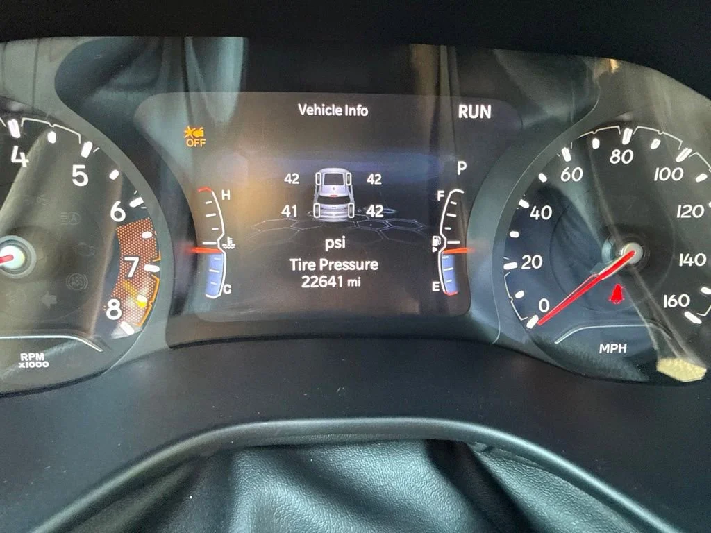 Used 2024  Jeep Sport image 22
