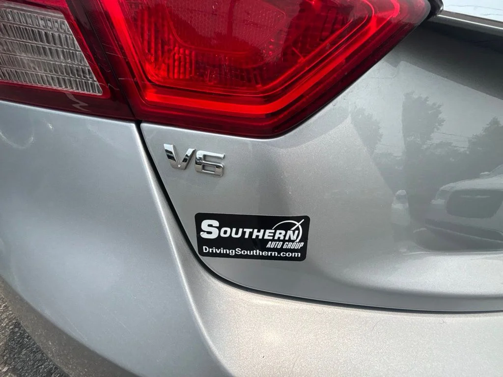 Used 2015 Silver Chevrolet LT image 25