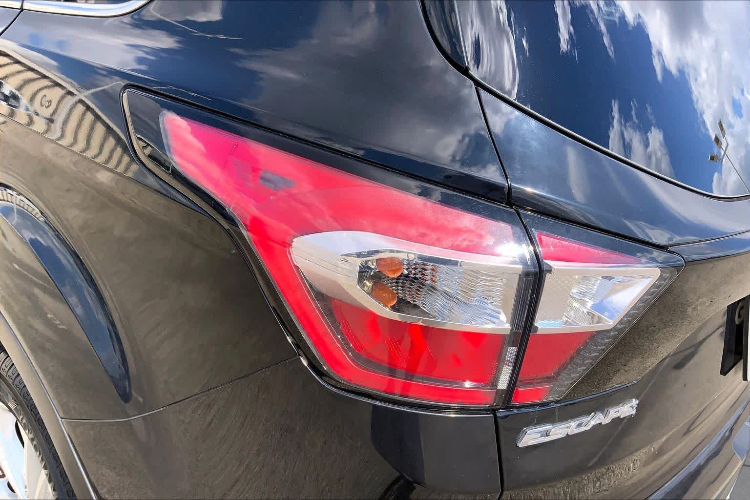 Used 2017 Shadow Black Ford SE image 26