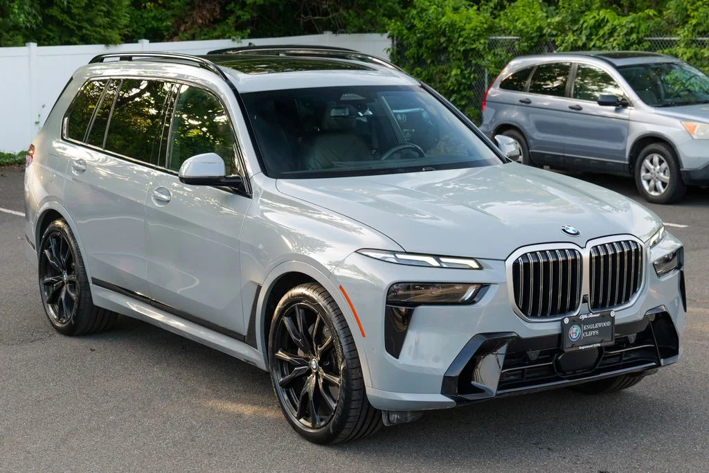 Used 2024 Brooklyn Gray Metallic BMW xDrive40i image 9