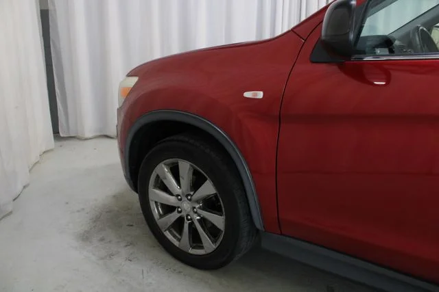 Used 2013  Mitsubishi LE image 27