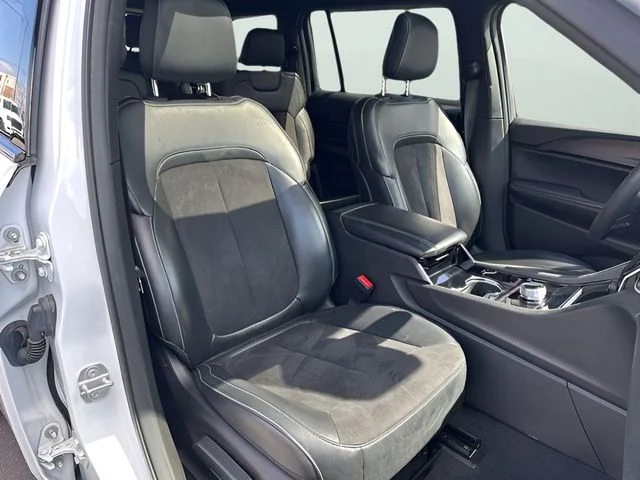 Used 2023 White Jeep Altitude image 13