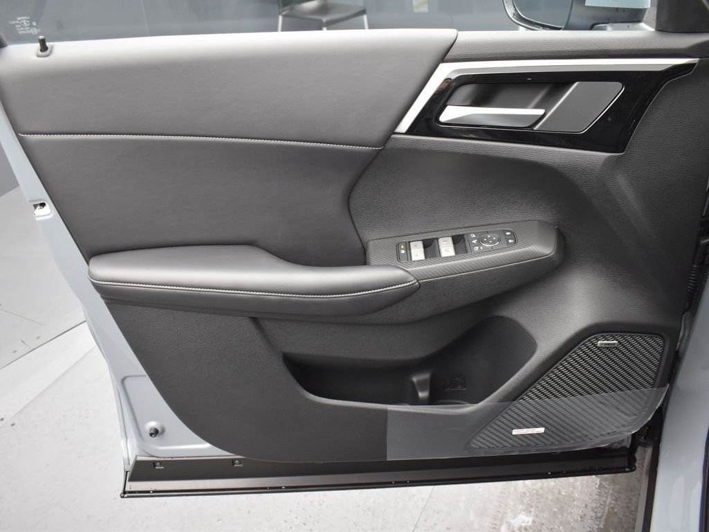New 2026 Gray Mitsubishi SE image 9