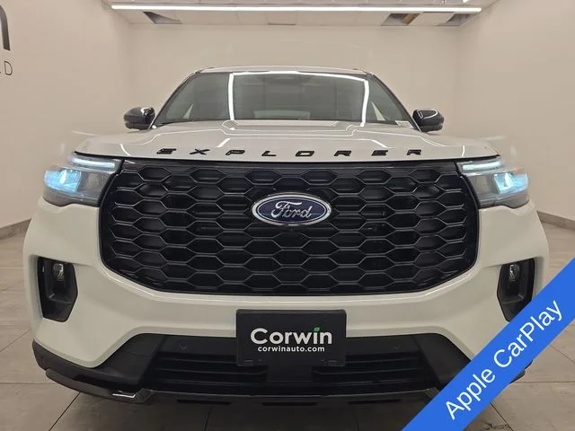 New 2026 Star White Metallic Tri-Coat Ford ST-Line image 7