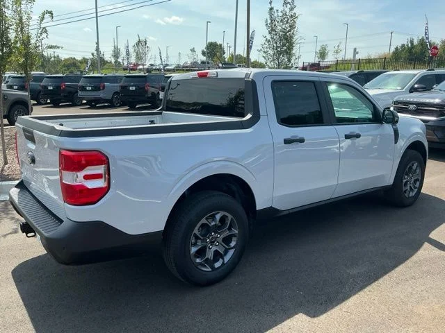 New 2026 Space White Metallic Ford XLT image 9