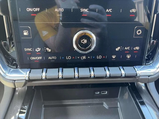 New 2026 Sterling Metallic GMC Elevation image 21