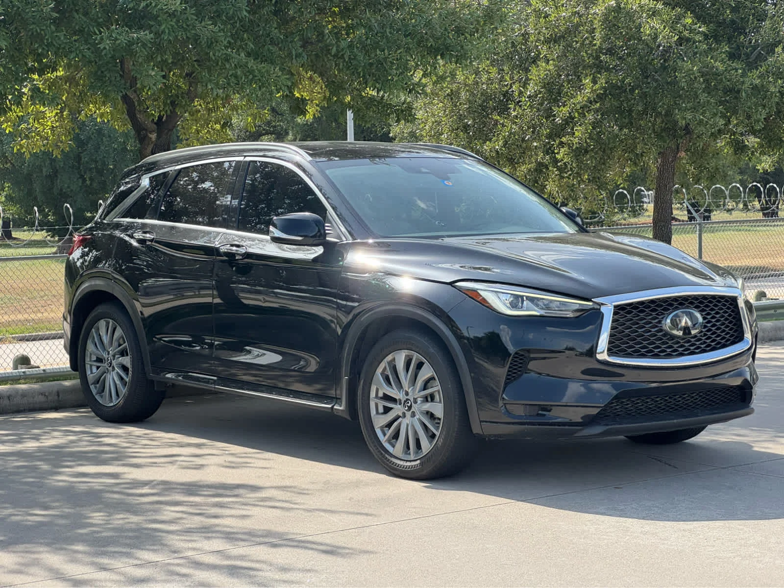 Certified Used 2023 Black Obsidian INFINITI LUXE image 4
