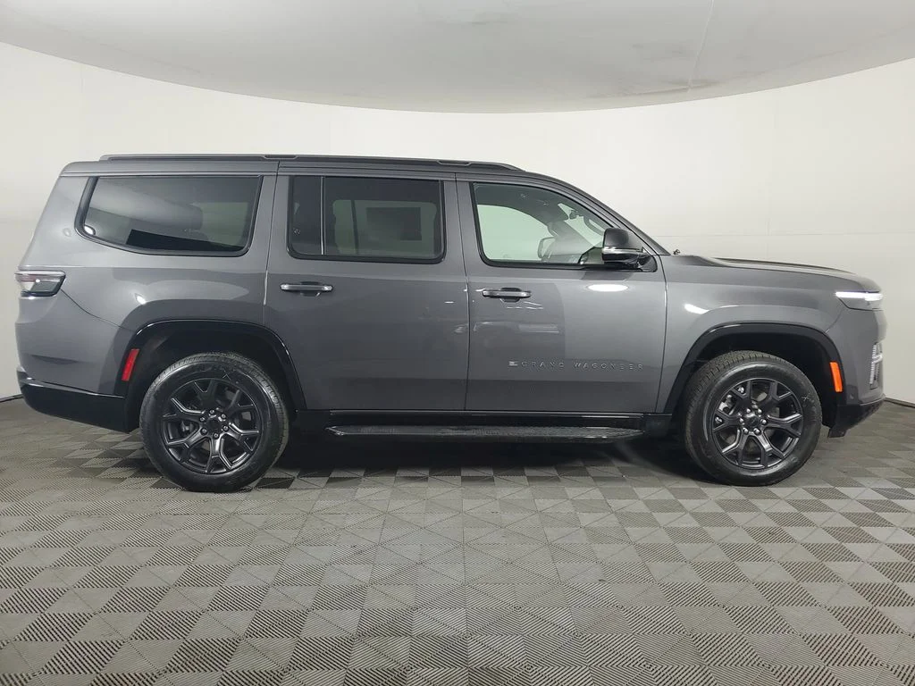 New 2026 Baltic-Gray Metallic Clear-Coat Exterior Paint Jeep Limited Altitude image 2