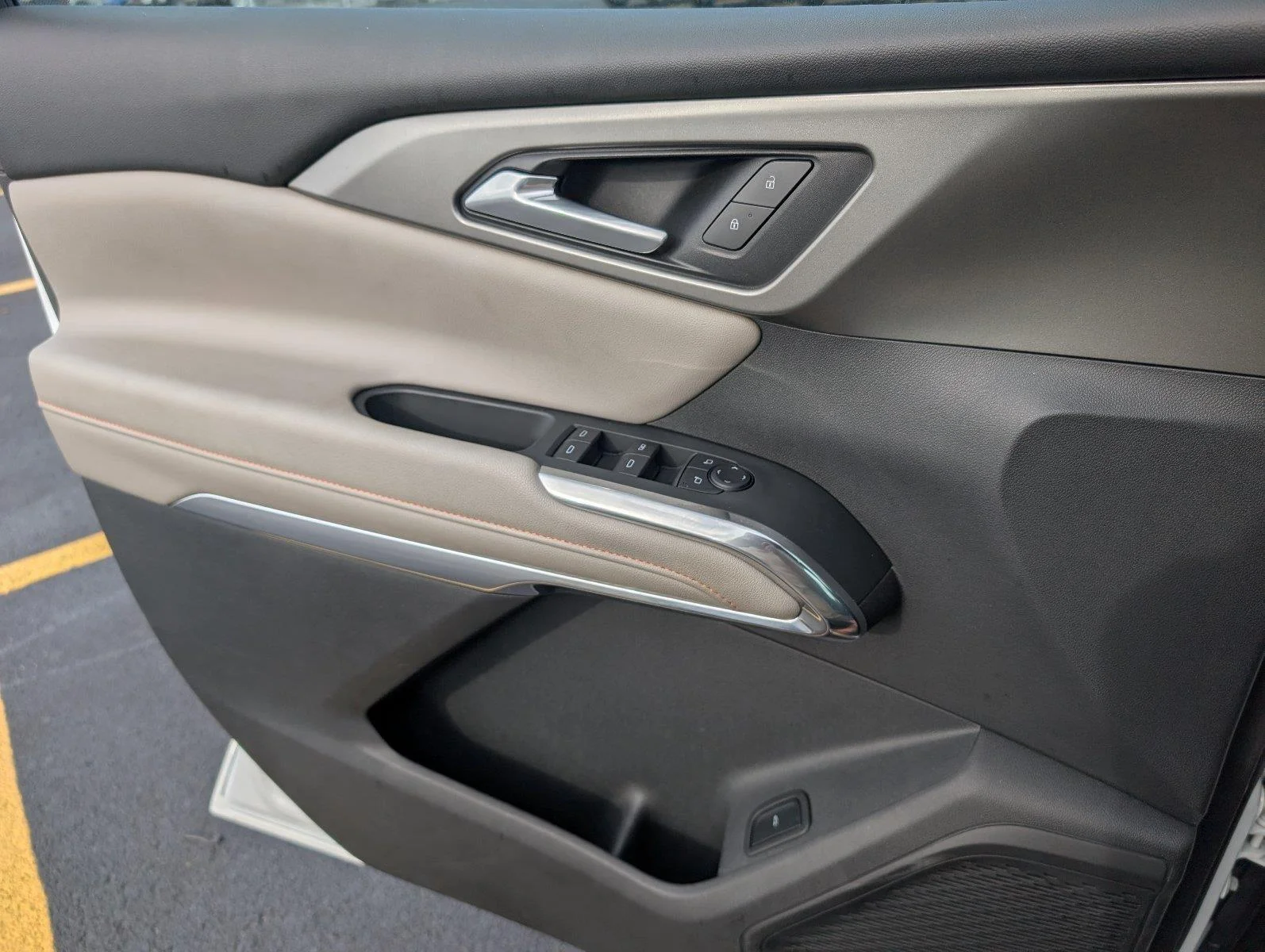 Used 2026 Summit White Chevrolet LT image 15