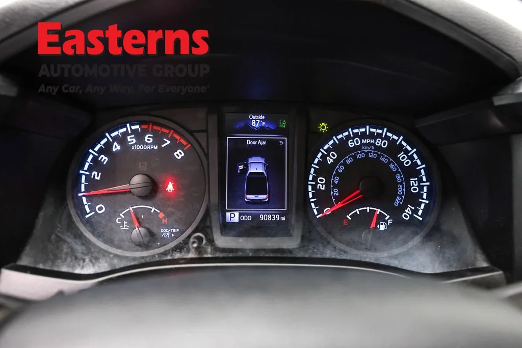 Used 2019 White Toyota SR image 17