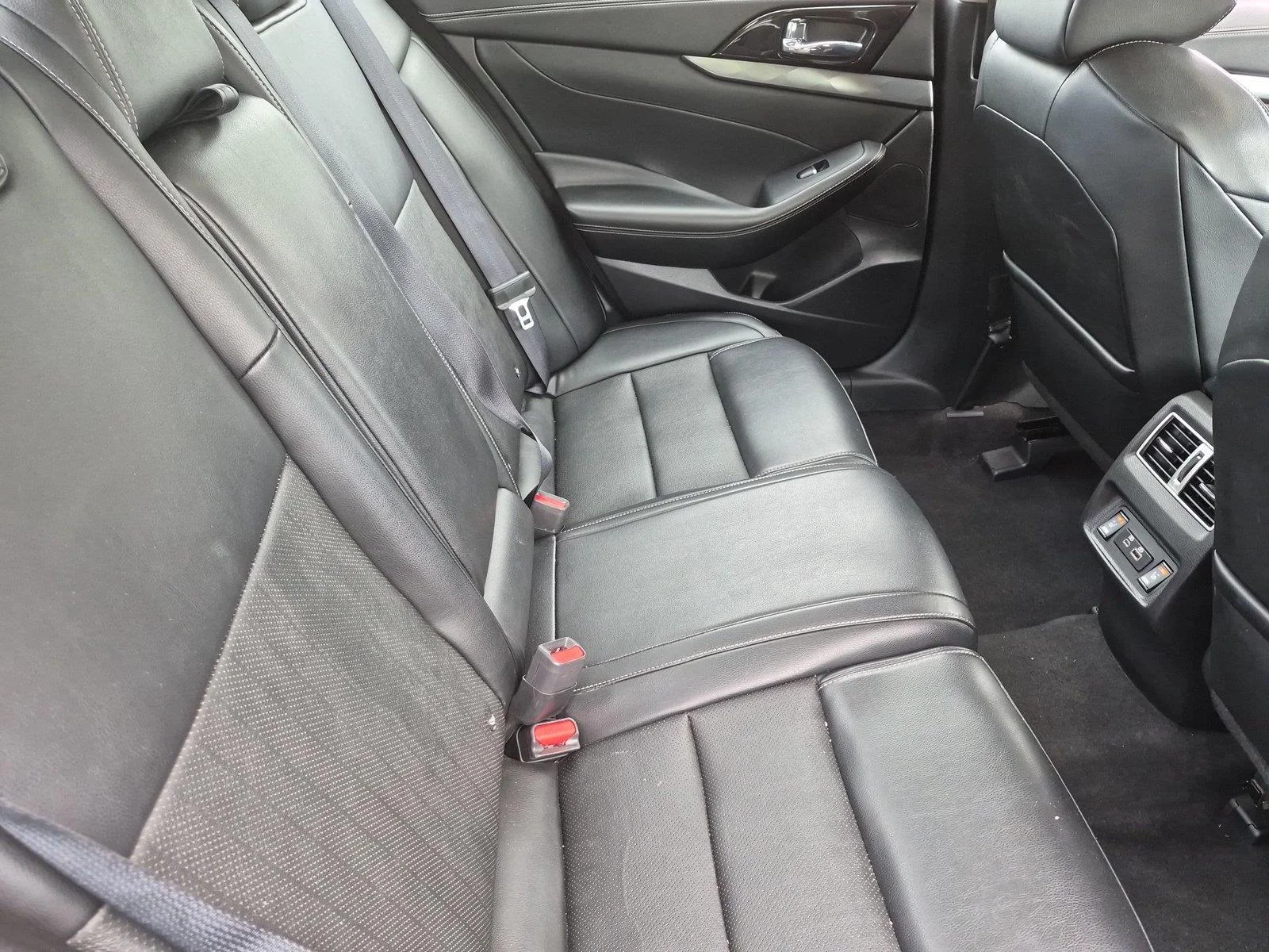 Used 2023 Silver NISSAN  image 36