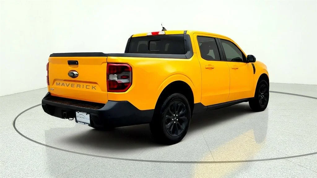Used 2023 Cyber Orange Metallic Tricoat Ford LARIAT FWD SuperCrew w/ Black Appearance Pkg & Luxury Pkg image 5