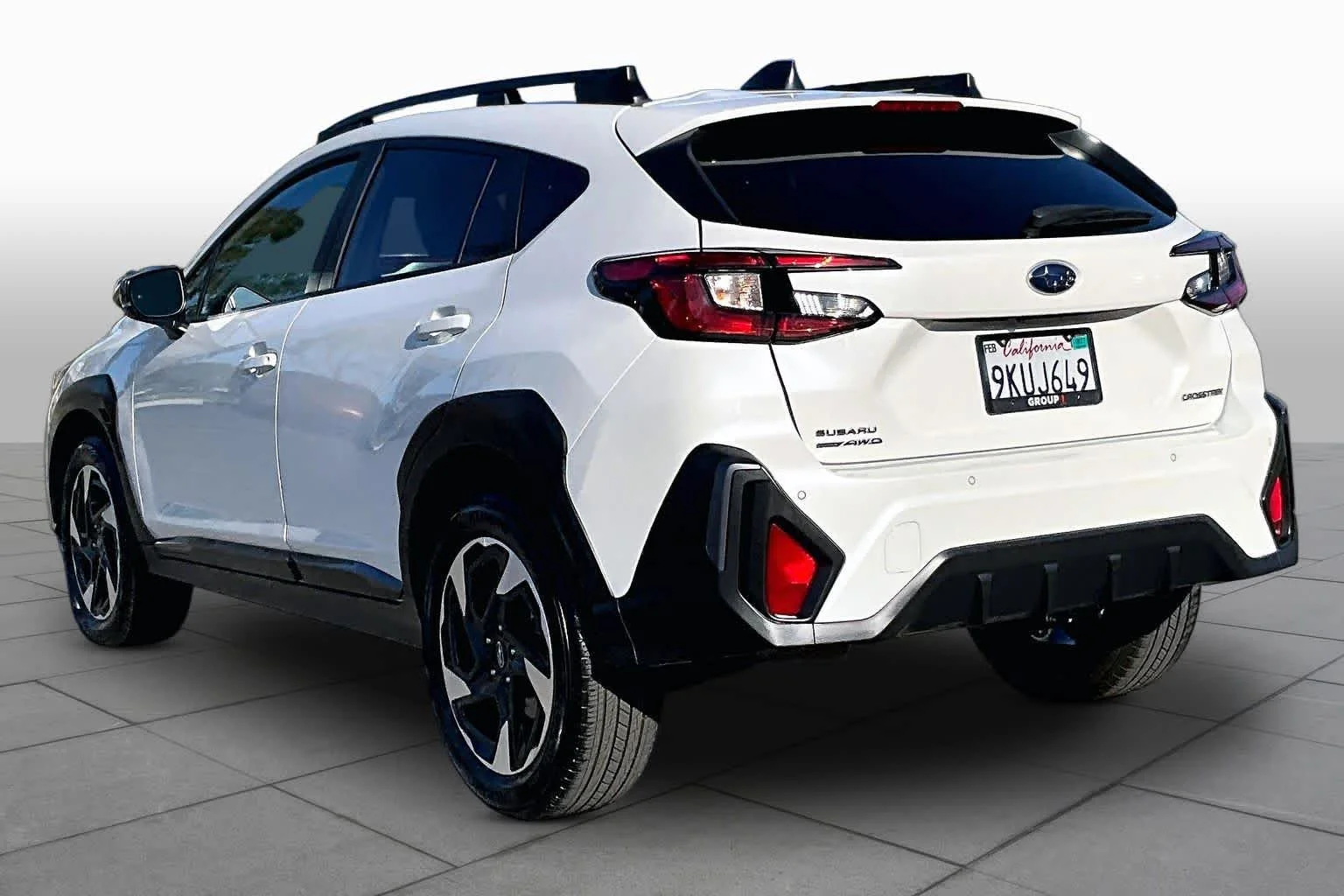 Used 2024 Crystal White Pearl Subaru Limited image 11