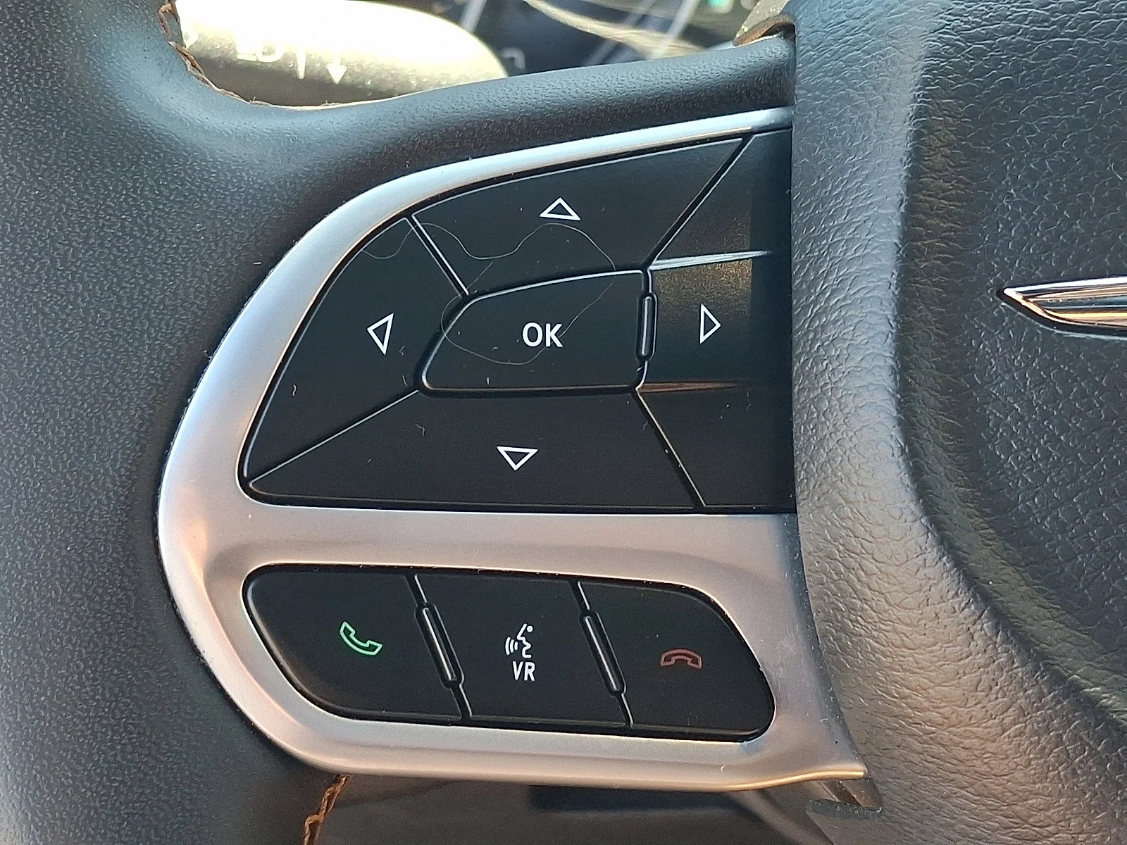 Used 2022 Brilliant Black Crystal Pearlcoat Chrysler Pinnacle image 23