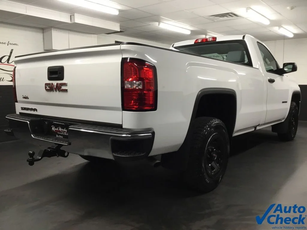 Used 2018 White GMC Base image 10
