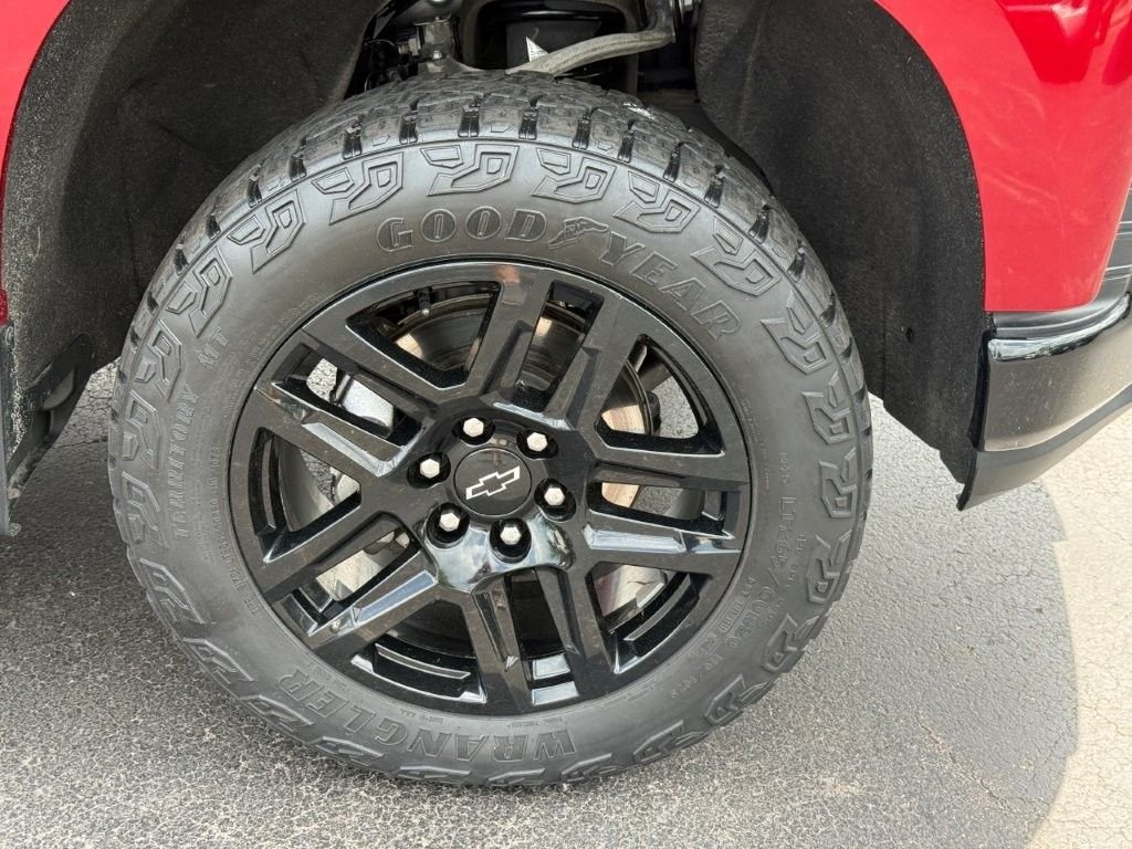Used 2022 Red Chevrolet LT Trail Boss image 10