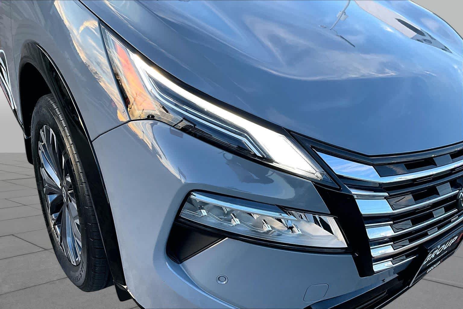 Used 2024 Boulder Gray Pearl Nissan Platinum image 28