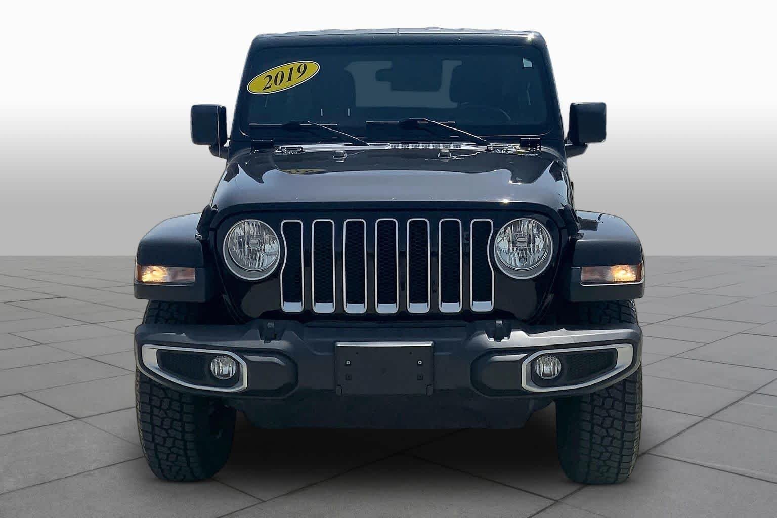 Used 2019 Black Clearcoat Jeep Sahara image 4