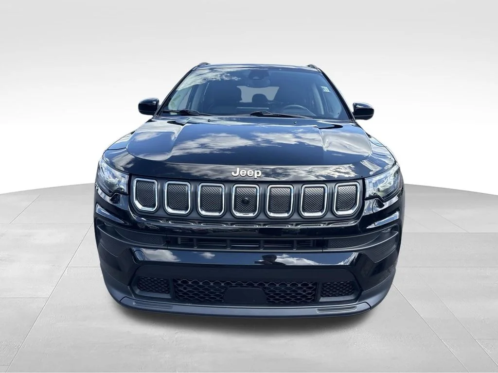 Used 2022 Black Jeep Latitude Lux image 9