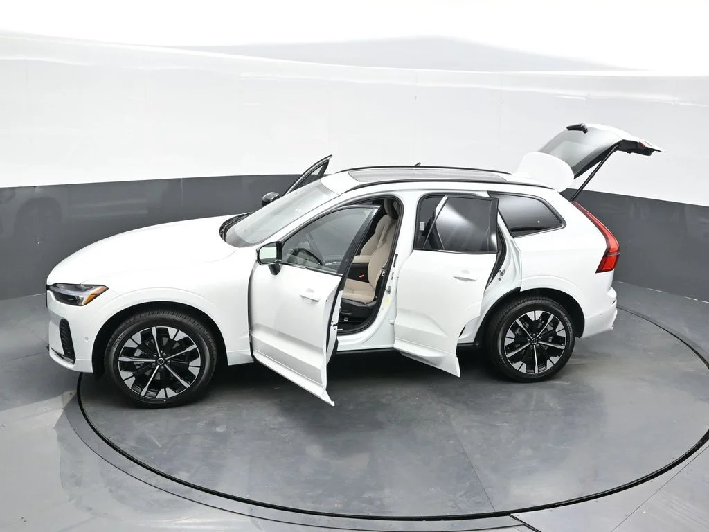 Used 2026 Crystal White Volvo Plus image 41