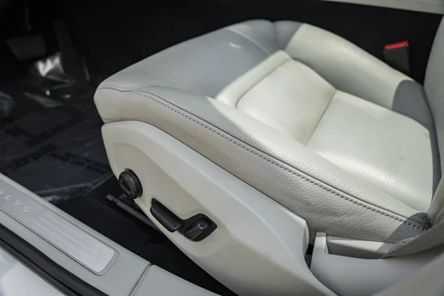 Certified Used 2024 Crystal White Volvo Plus image 31