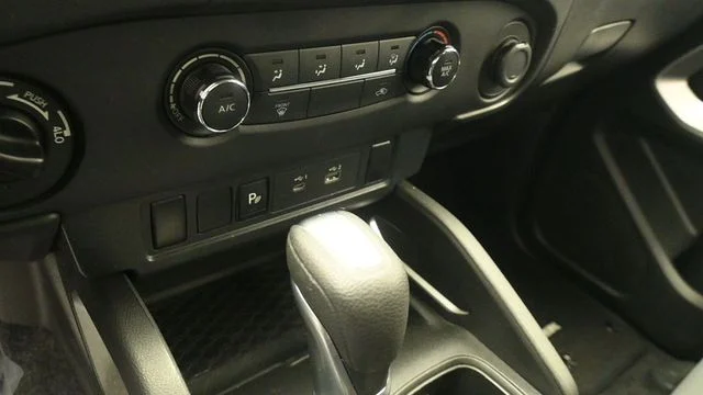 Used 2024 Glacier White Nissan SV image 18