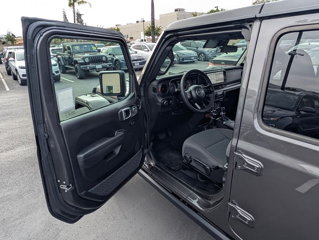 2025 Jeep Wrangler 4-Door Rubicon - Photo 34