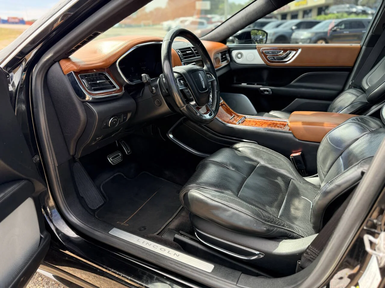 Used 2017 Black Lincoln Black Label AWD 4dr Sedan image 39