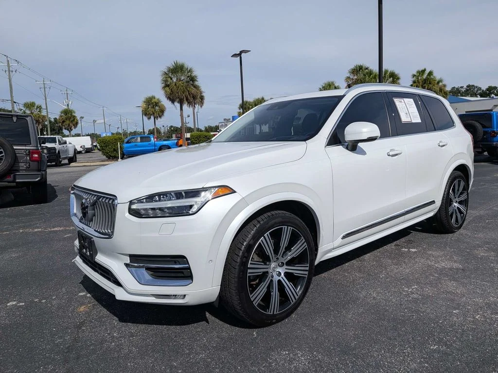 Used 2021 White Volvo T6 Inscription image 7