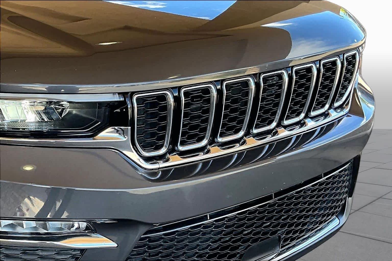 Used 2024 Baltic Gray Metallic Clearcoat Jeep  image 30