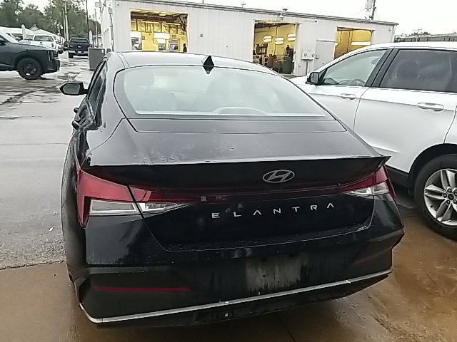Used 2025 Black Hyundai SE image 20
