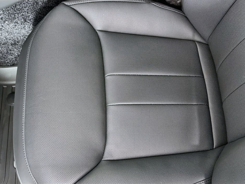 New 2027 Fuji White Land Rover SE image 20