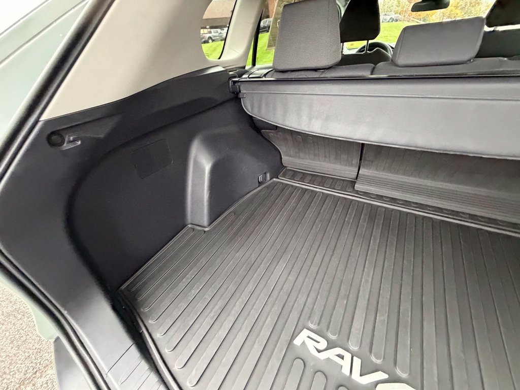 Used 2021  Toyota XLE image 42